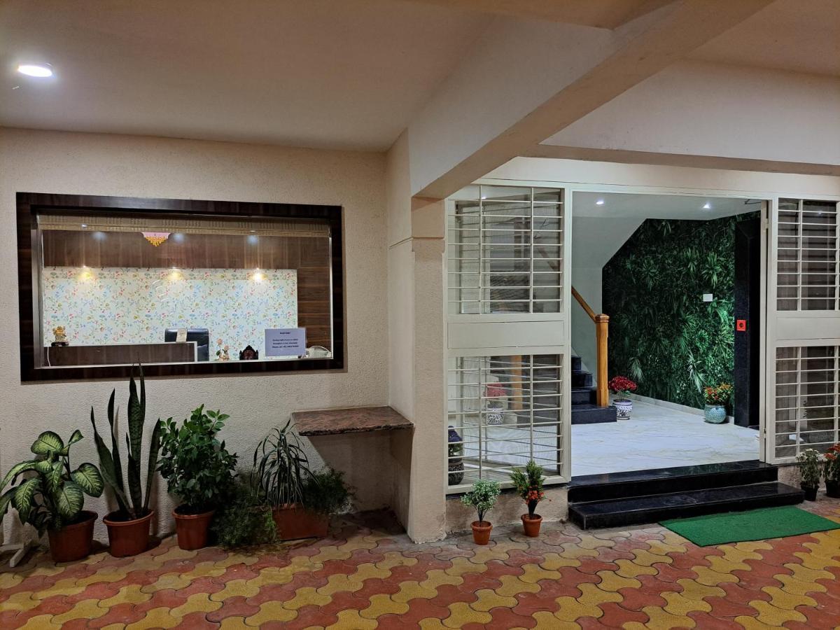 Bouquet Residency Hotel Nashik Luaran gambar